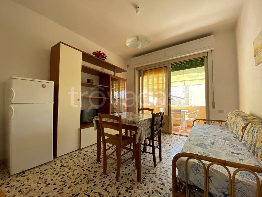 Appartamento in affitto a Follonica via Isola dello Sparviero , 21