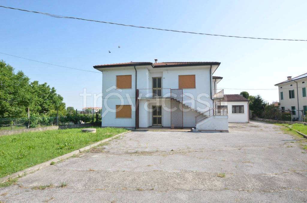 Casa Indipendente in vendita a Borgo Veneto via Roma, 15