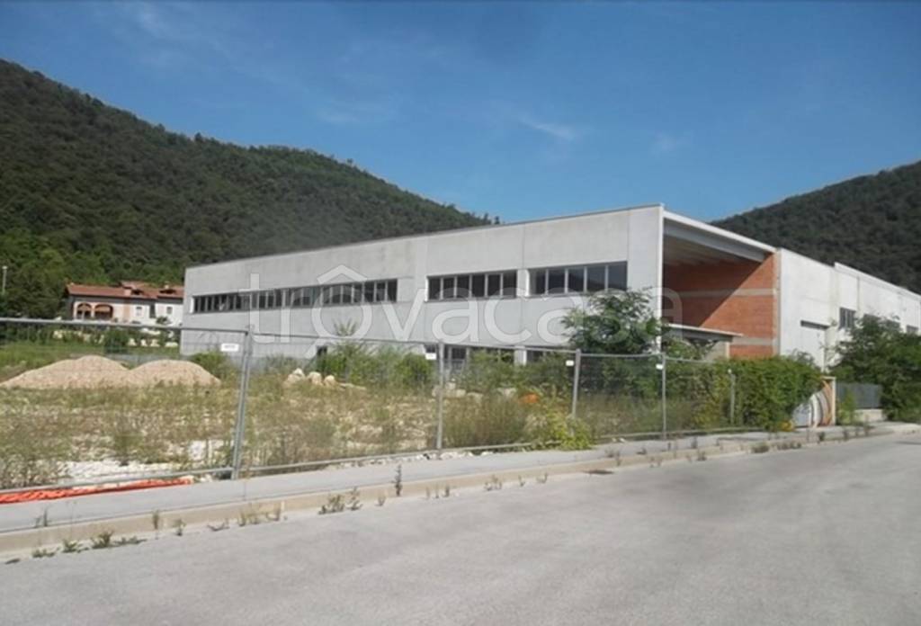 Capannone Industriale in vendita a Castelgomberto via Della Meccanica,snc