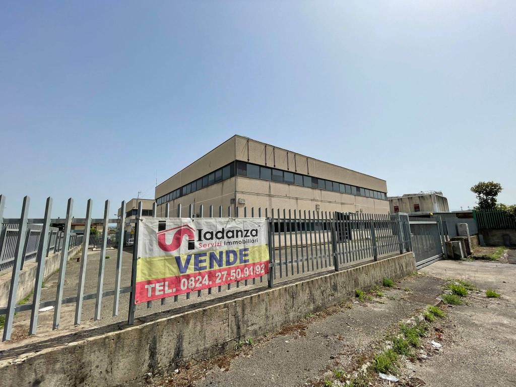 Capannone Industriale in vendita a Benevento contrada pezzapiana