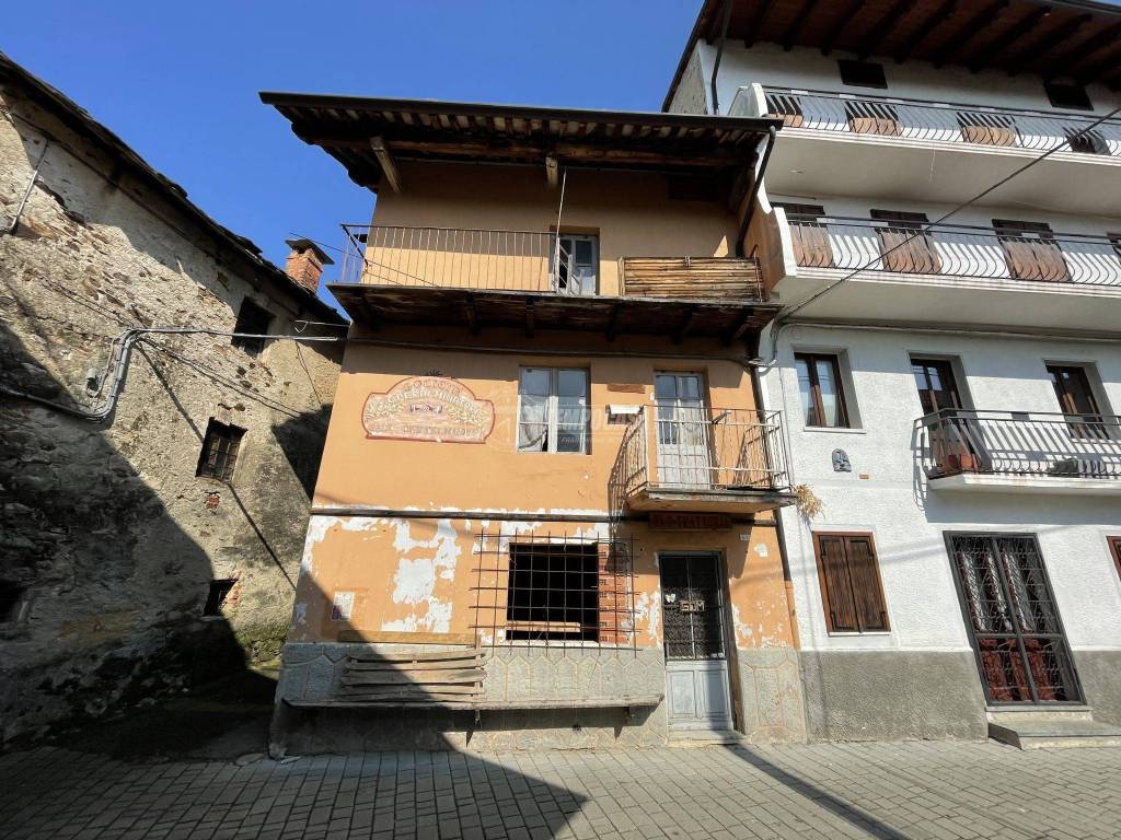 Casa Indipendente in vendita a Castelnuovo Nigra via Croce Dott. G. 57