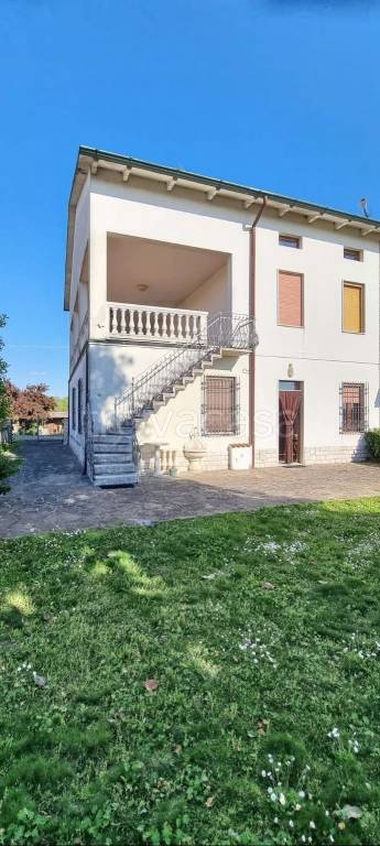 Villa in in vendita da privato a Stagno Lombardo via Alluvioni