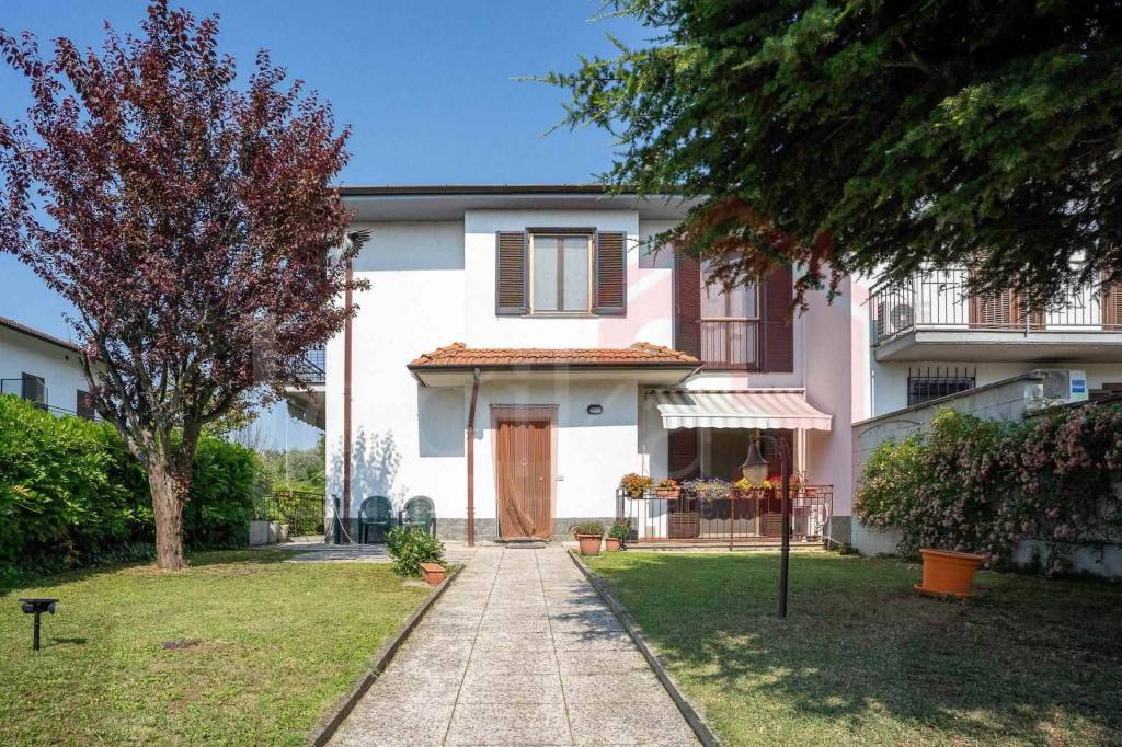 Villa Bifamiliare in vendita a Bornasco via Volta, 34