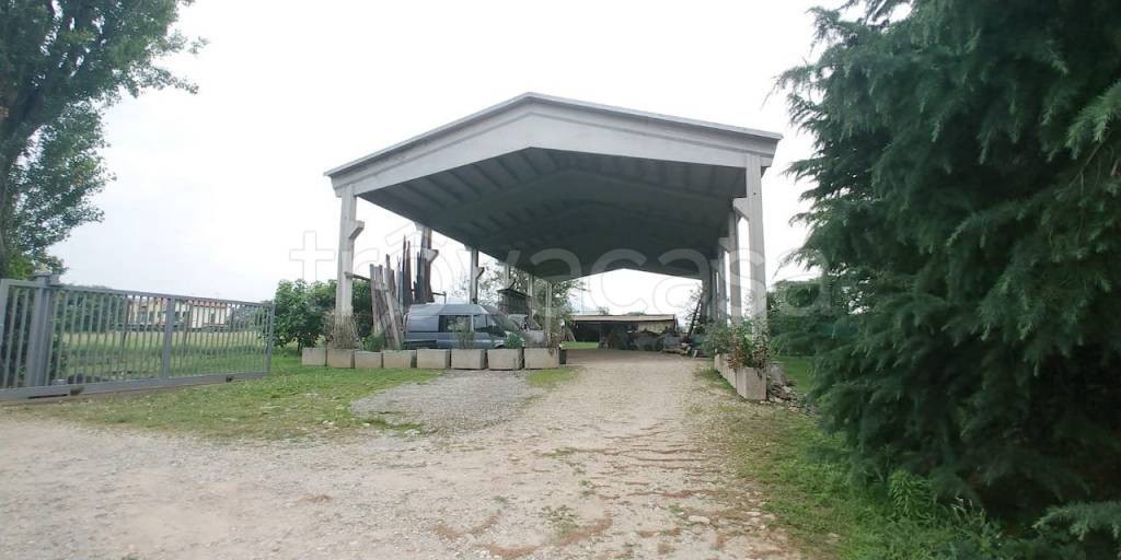 Capannone Industriale in vendita a Rivalta di Torino via Genova, 21