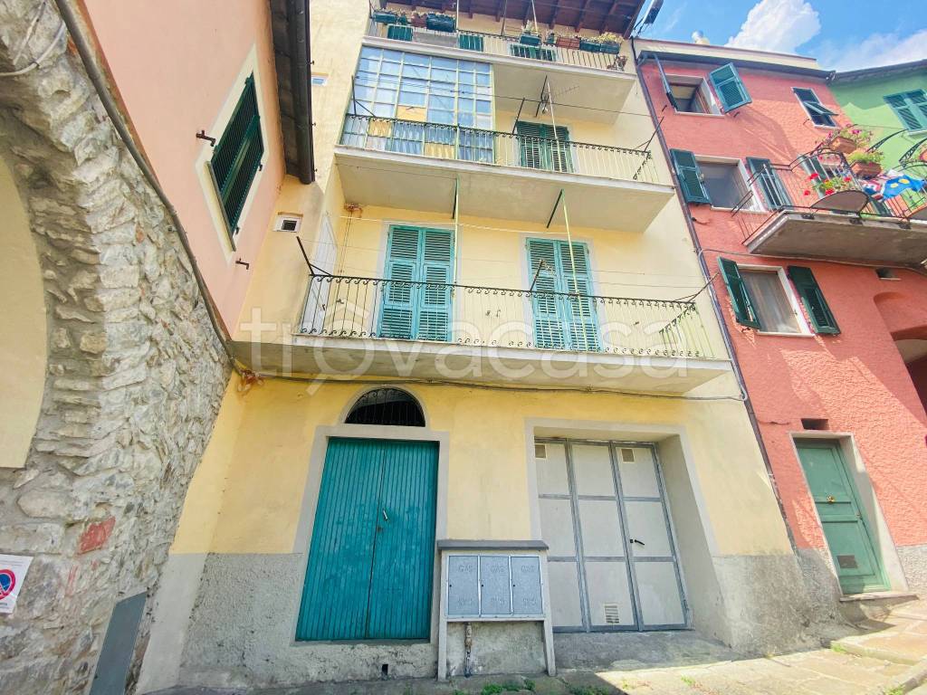 Villa Bifamiliare in vendita a Carrodano piazza Santa Felicita