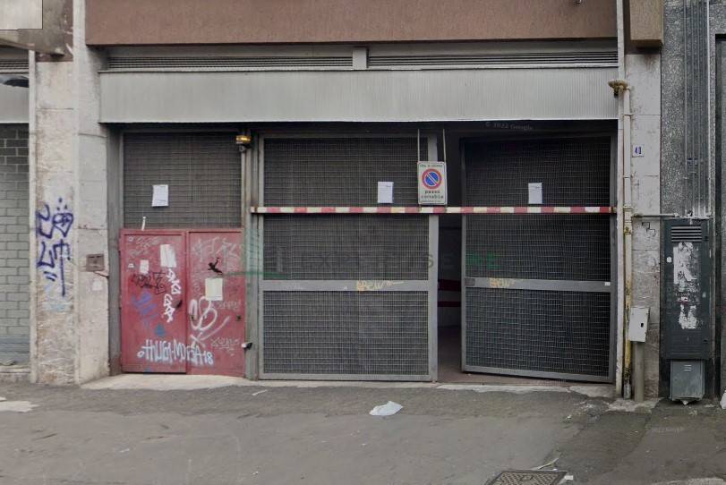 Magazzino in vendita a Catania via Teocrito, 40