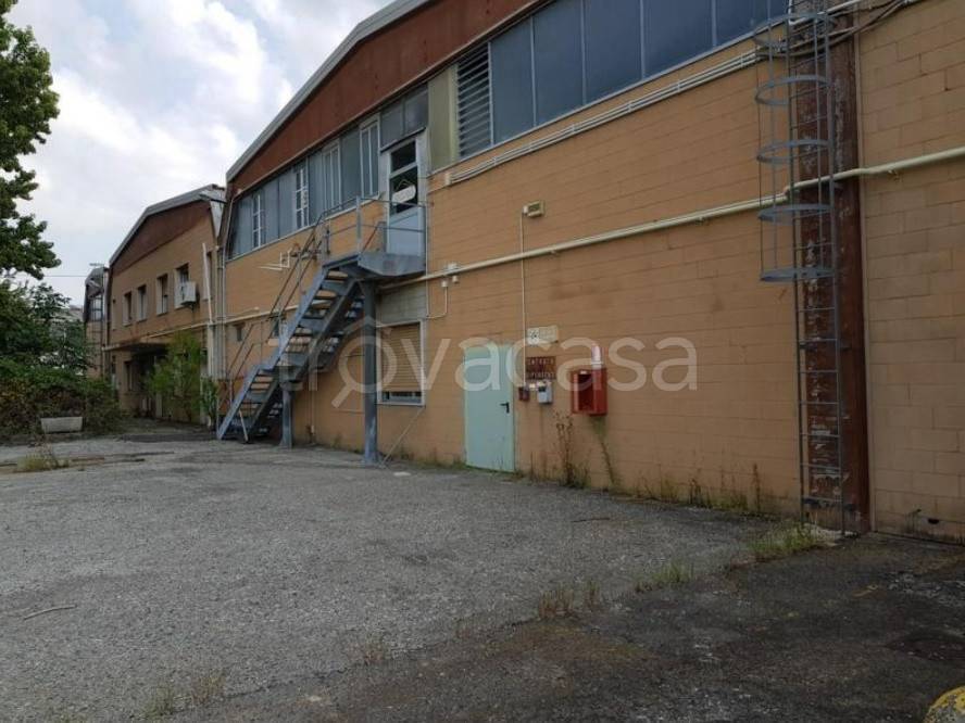 Capannone Industriale in vendita a Leini via Santorre Santarosa