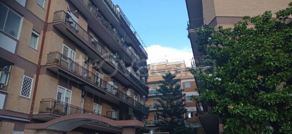 Appartamento in in vendita da privato a Roma via Punta del Saraceno, 50