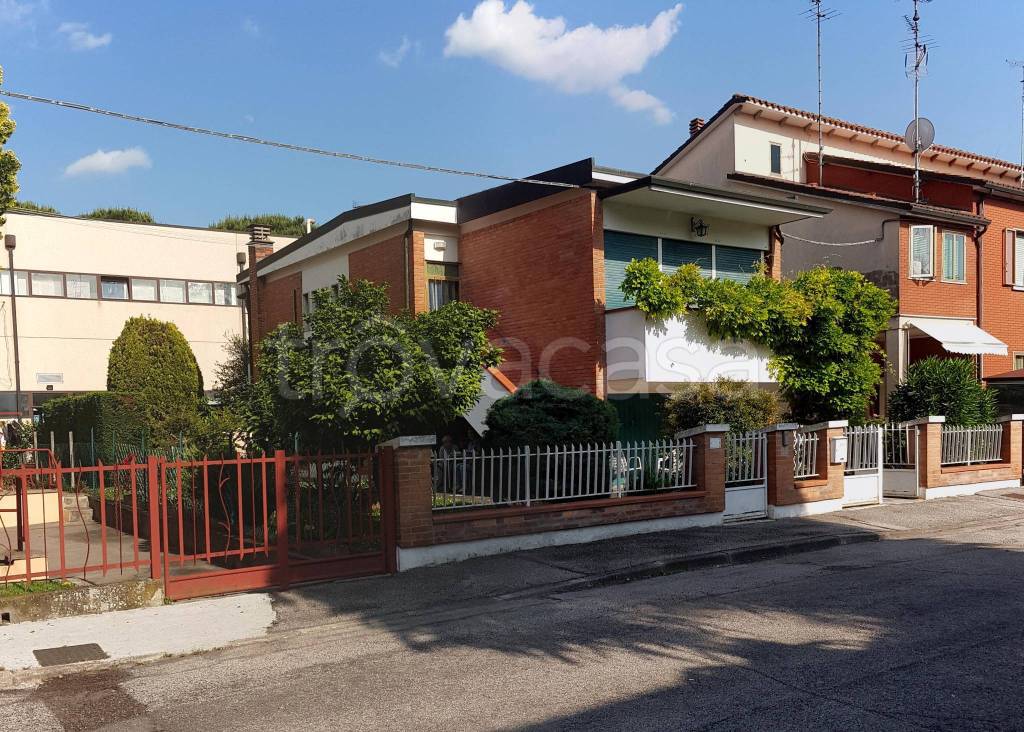 Villa in vendita a Ferrara via Pomposa