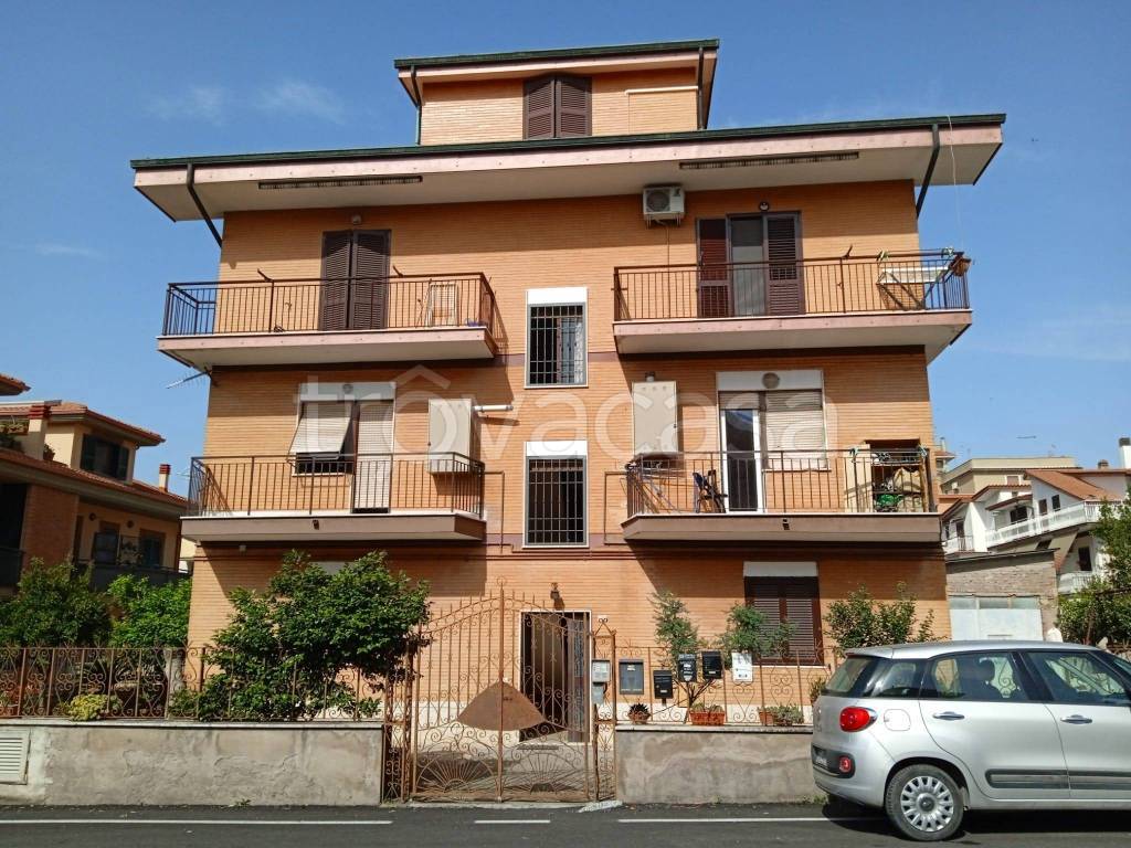 Appartamento in vendita a Guidonia Montecelio via Vittorio Alfieri