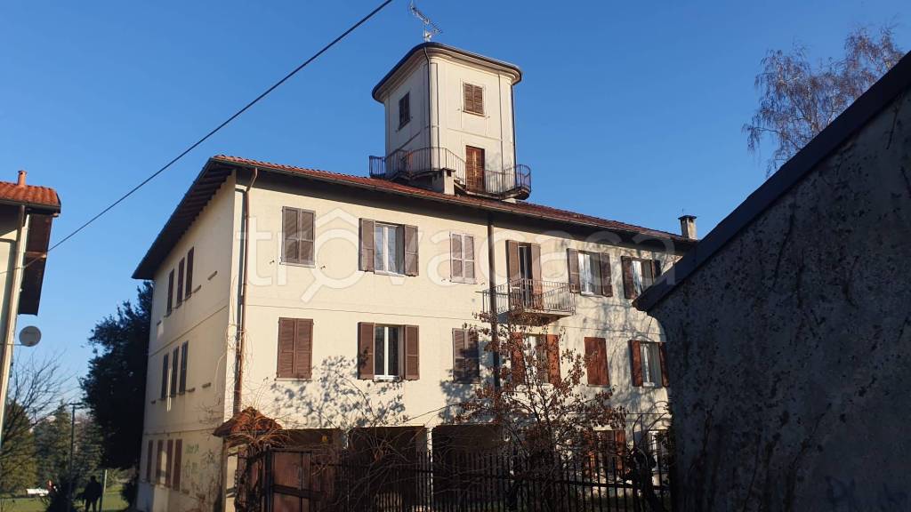 Appartamento in vendita a Cardano al Campo via Monterosso