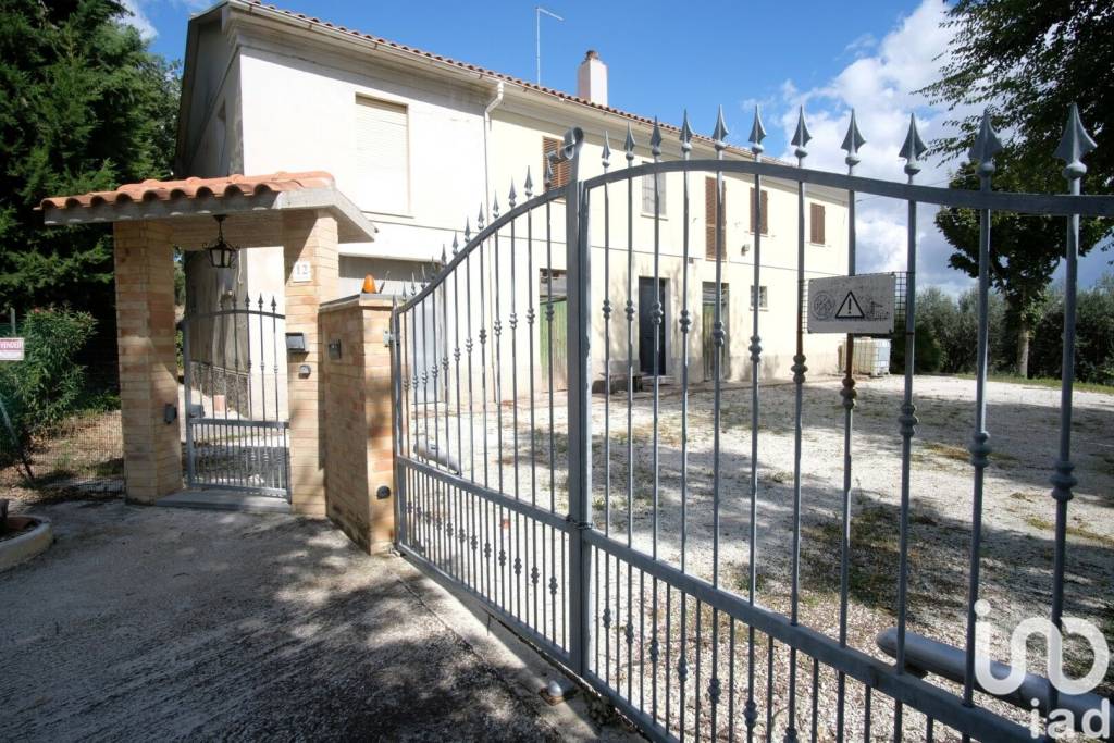 Casa Indipendente in vendita a Ostra Vetere via mannarini, 12