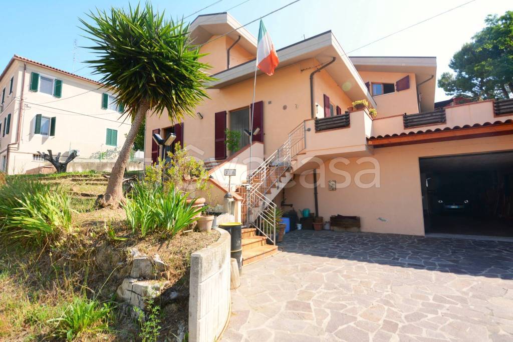 Villa in vendita a Castelfidardo via Mario Brandoni, 1