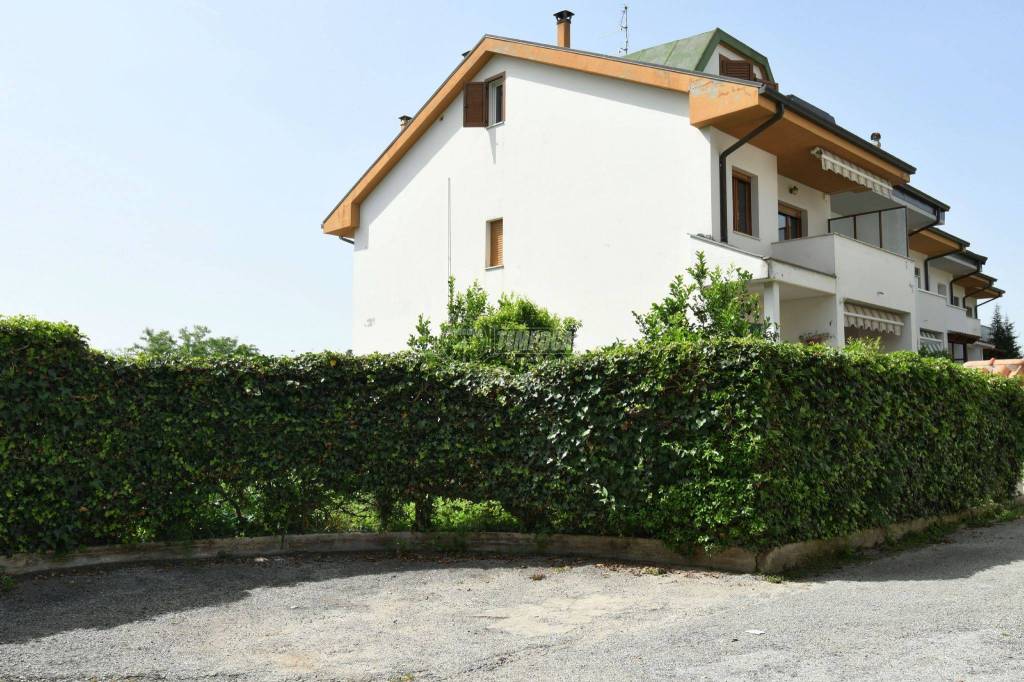 Casa Indipendente in vendita a Folignano via Fabriano 12