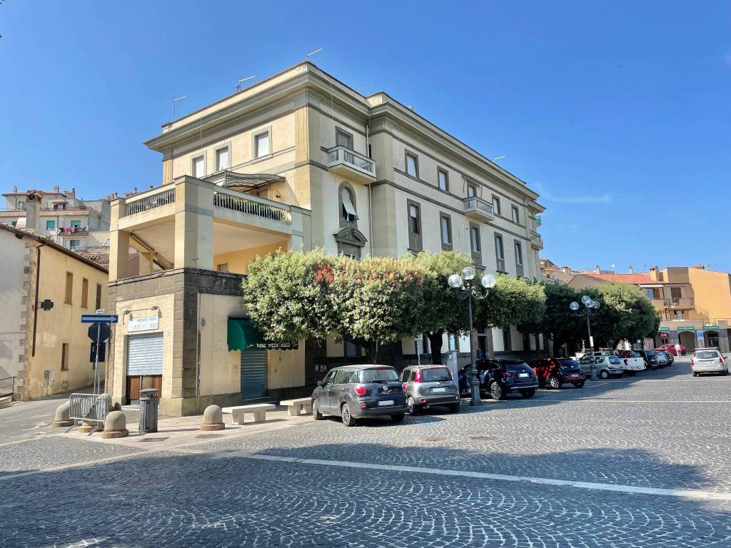 Appartamento in vendita a Tolfa piazza Vittorio Veneto, 3