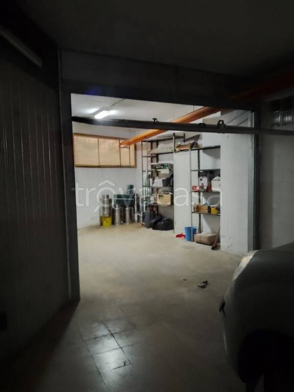 Garage in vendita a Taranto viale Unità d'Italia, 181