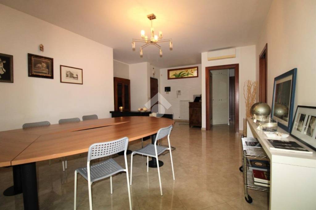 Appartamento in vendita a Pescara via Marino da Caramanico, 23