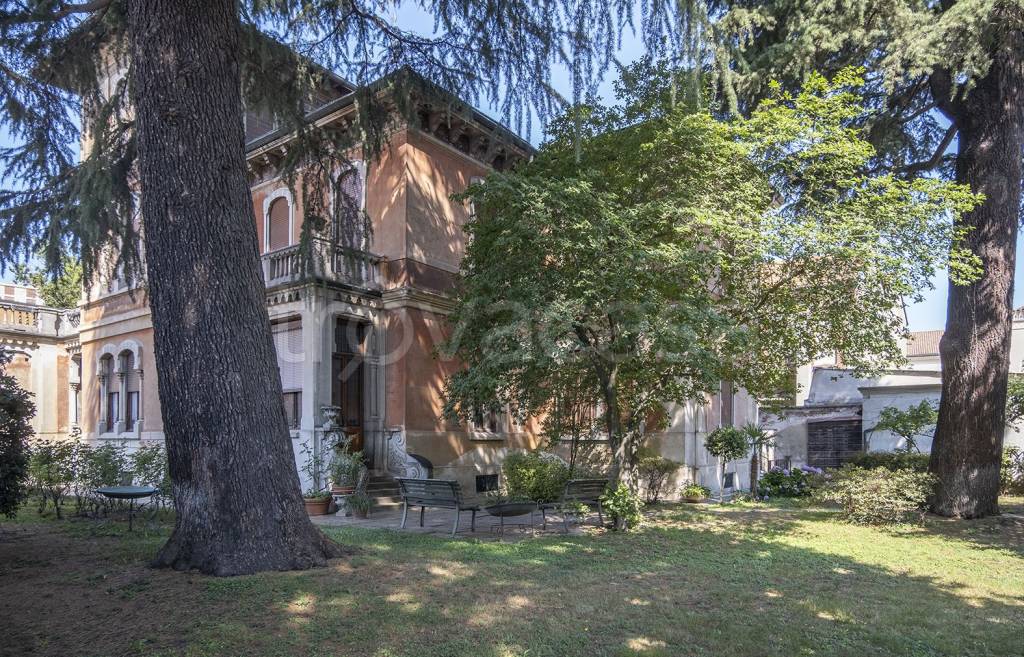 Villa Bifamiliare in vendita a Vigevano corso Camillo Benso di Cavour