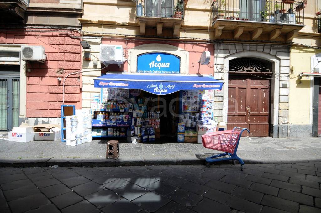 Negozio in vendita a Catania via Francesco Crispi, 228