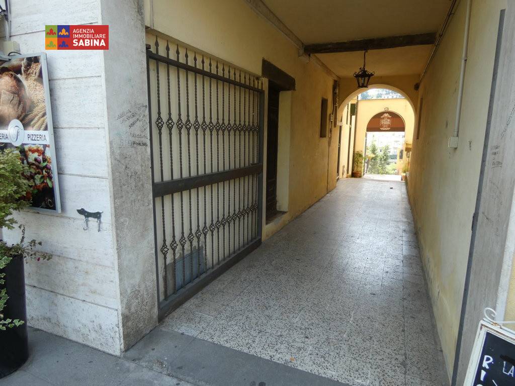 Appartamento in vendita a Poggio Mirteto piazza Martiri della Libertà, 21