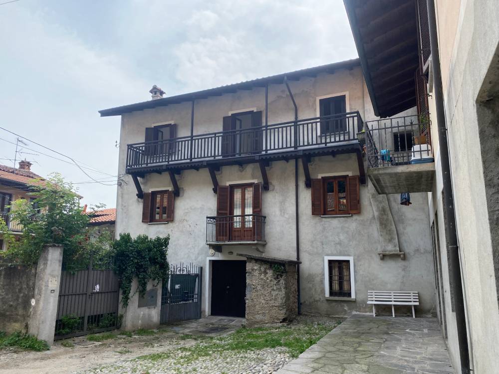 Casa Indipendente in vendita a Massino Visconti via Umberto I, 9