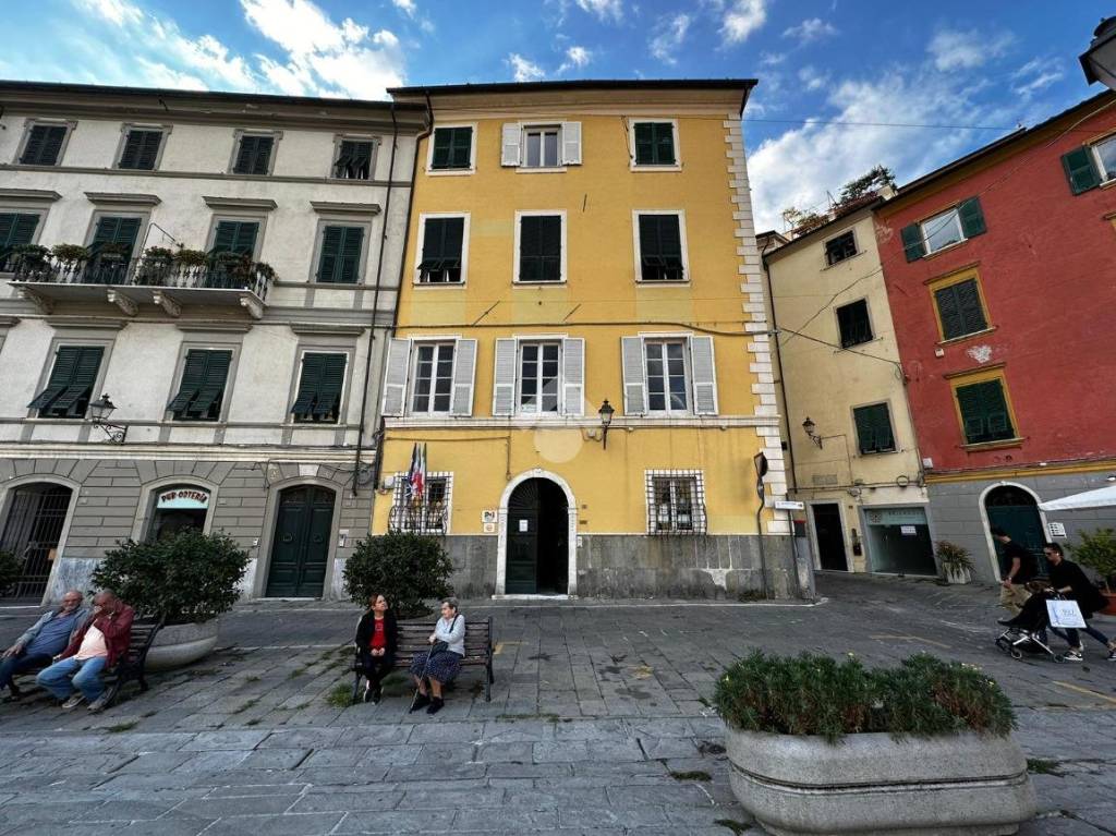 Appartamento in vendita a Sarzana piazza Giacomo Matteotti, 9