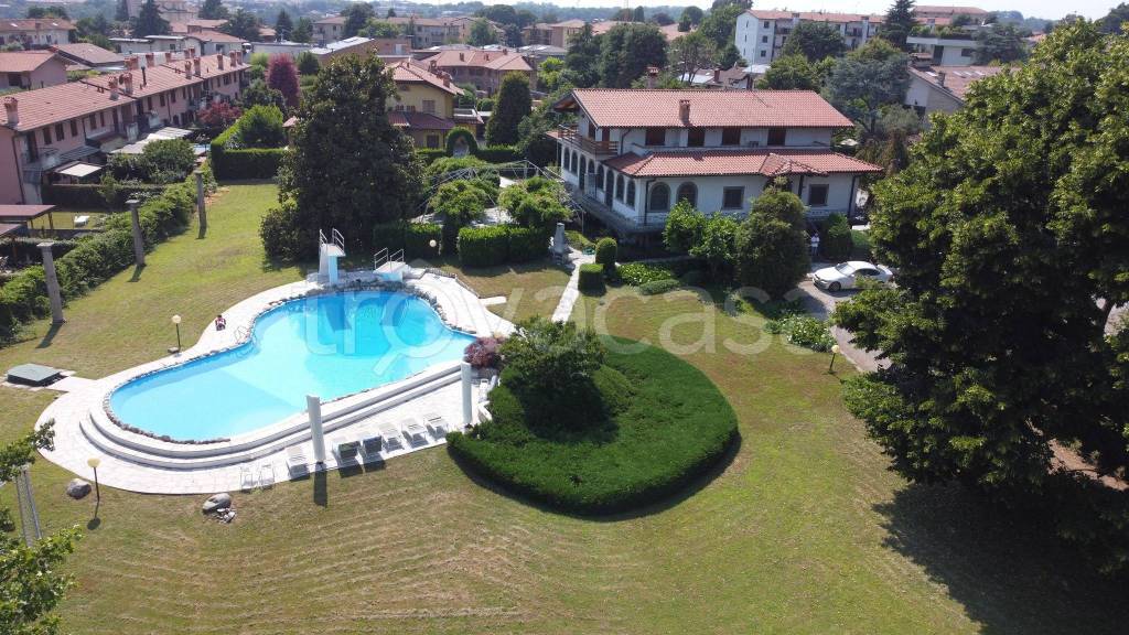 Villa Bifamiliare in vendita a Capriate San Gervasio via Don Nazaro Villa