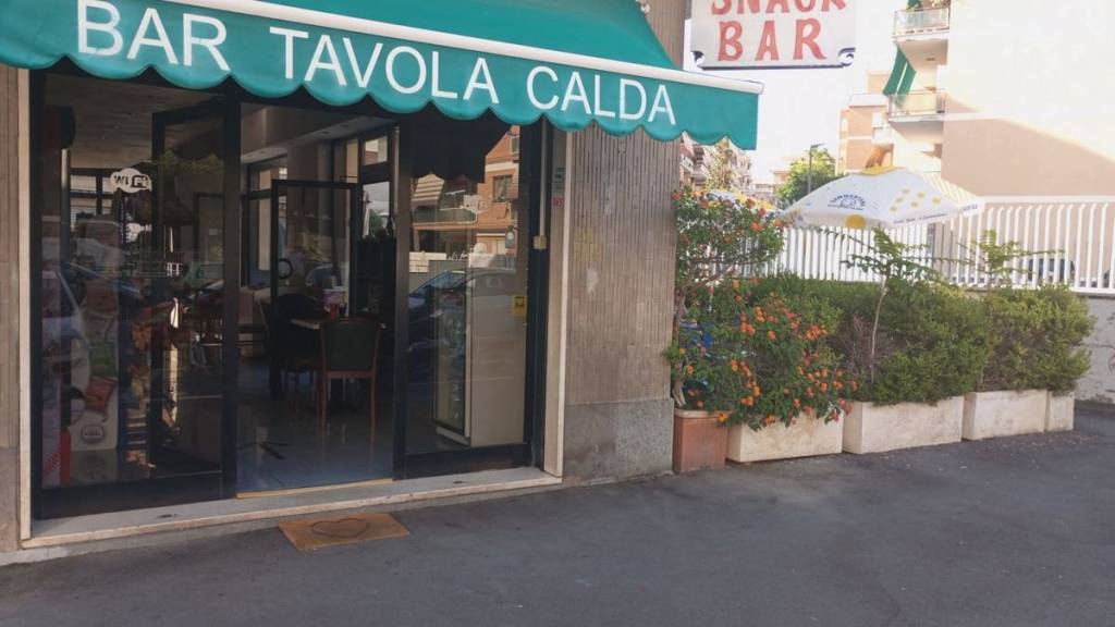 Bar in vendita a Roma via Gregorio xi, 00