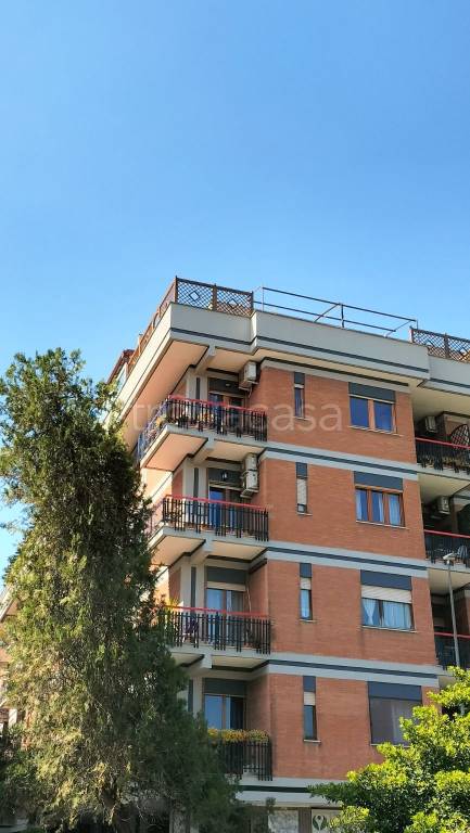 Appartamento in vendita a Roma viale dei Promontori, 400