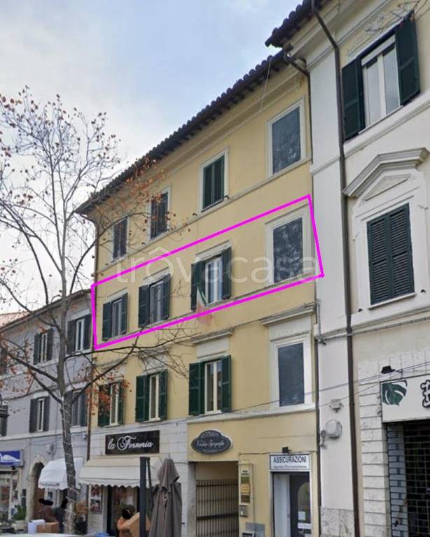Appartamento in vendita a Poggio Mirteto piazza Martiri della Libertà