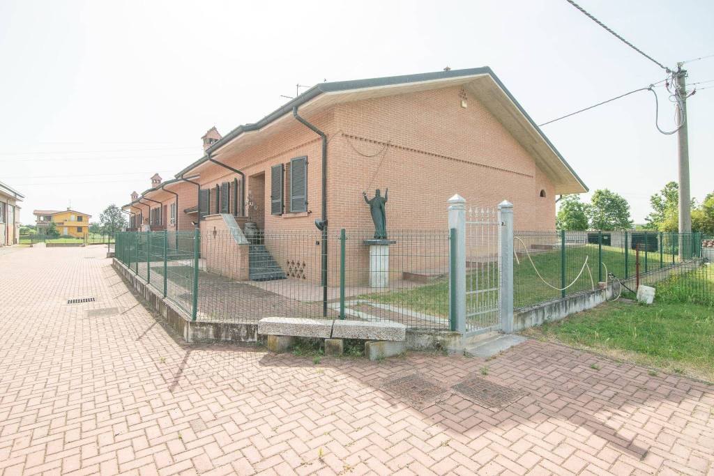 Villa a Schiera in vendita a Fara Gera d'Adda via Corbellina