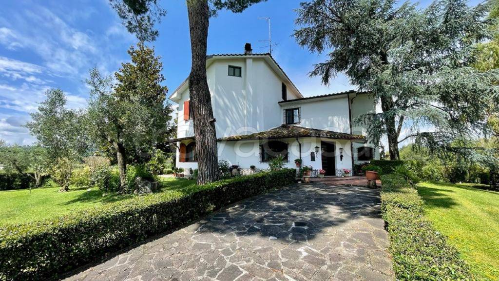 Villa in vendita a Poggio Mirteto via Selva Marcigliana