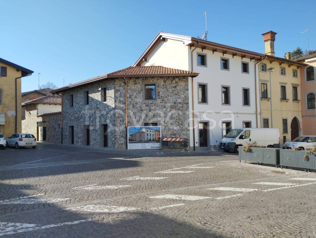 Negozio in affitto a Cividale del Friuli via Borgo di Ponte, 5