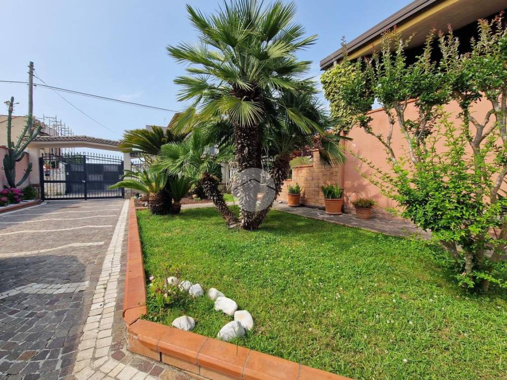 Villa Bifamiliare in vendita a Giugliano in Campania viale dei pini sud, 47