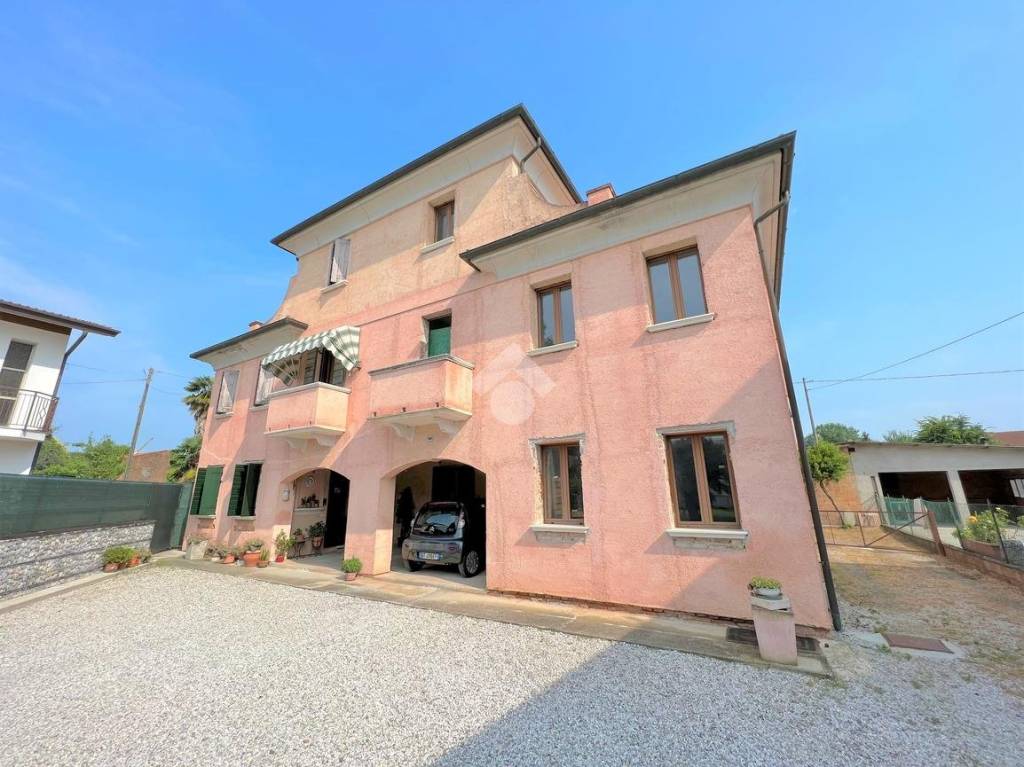 Villa Bifamiliare in vendita a Resana via Cadorna, 139