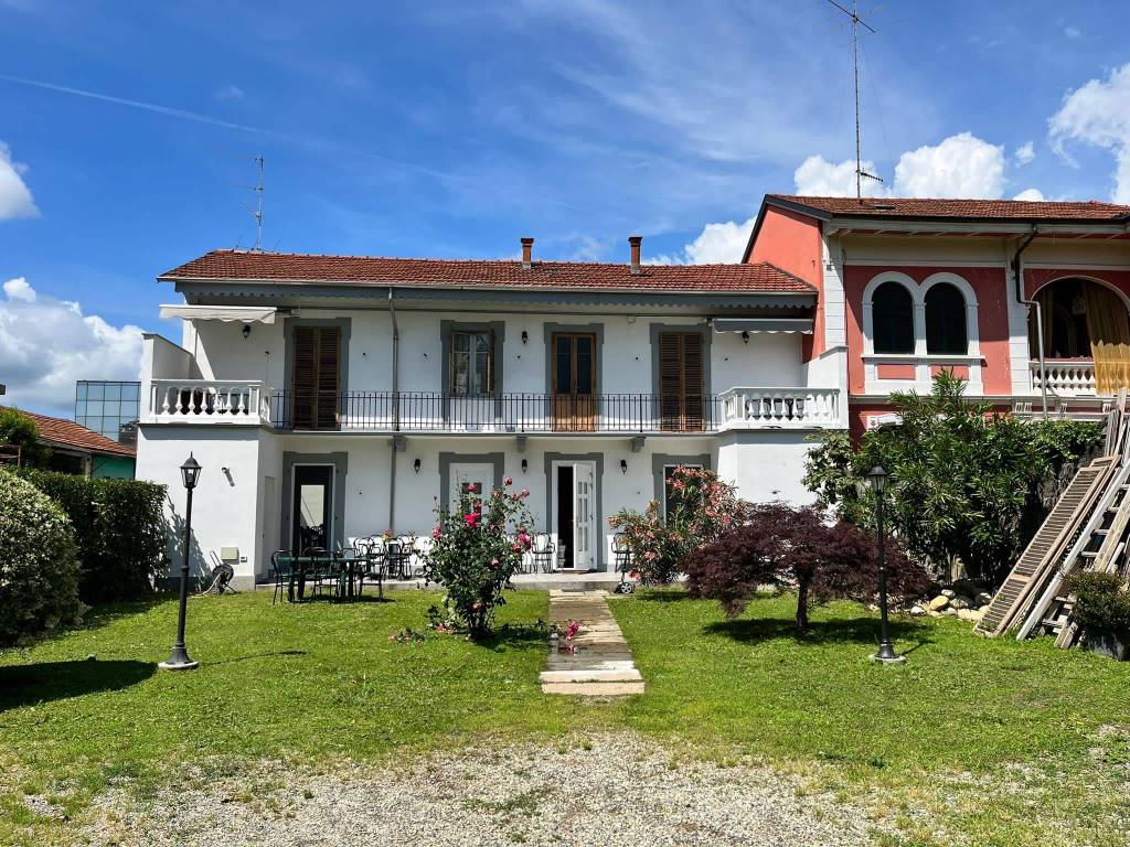 Villa Bifamiliare in in vendita da privato a Biella via Rosselli Carlo e Nello Fratelli, 58