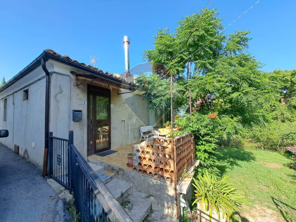 Casa Indipendente in vendita a Roccascalegna via Creta, 4