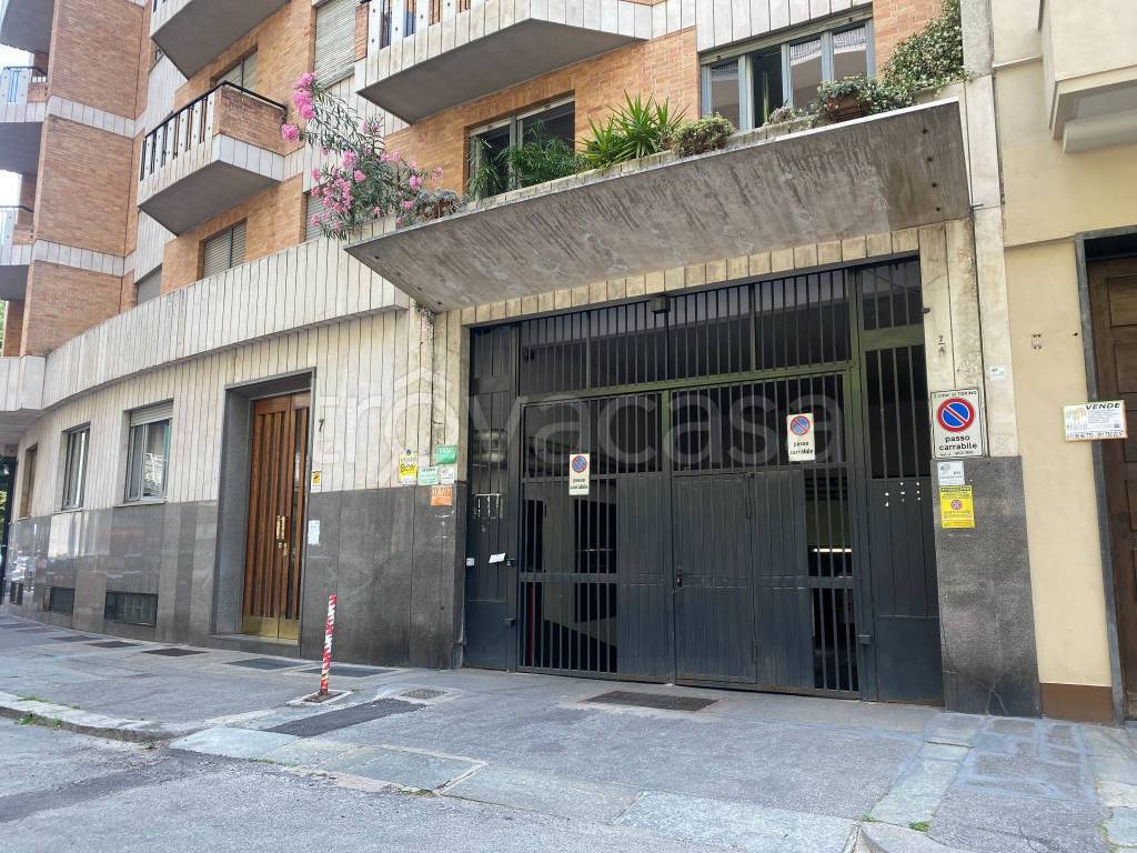 Garage in vendita a Torino via Federico Paolini, 7/a