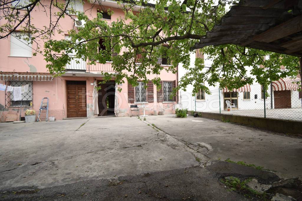 Villa in vendita a Gualtieri via Codisotto a Sera, 28