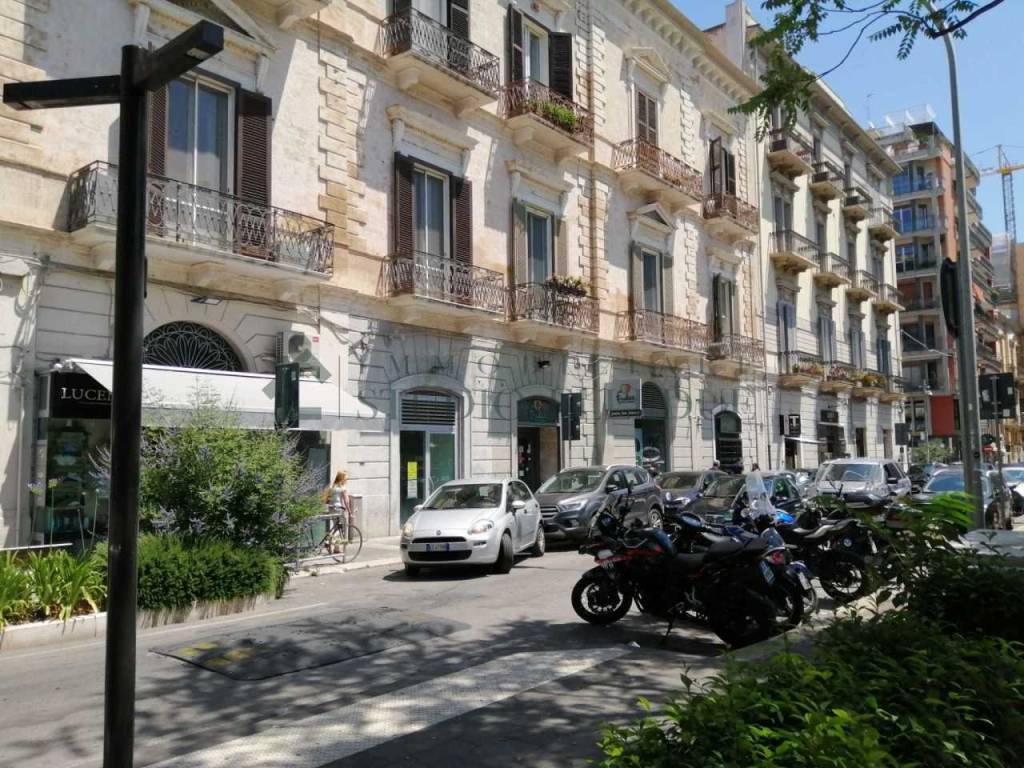 Negozio in vendita a Bari piazza umberto I, 16