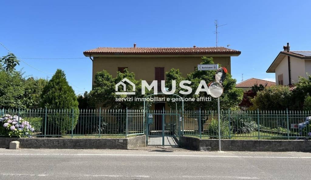 Villa in vendita a Bernareggio via San Bartolomeo, 66