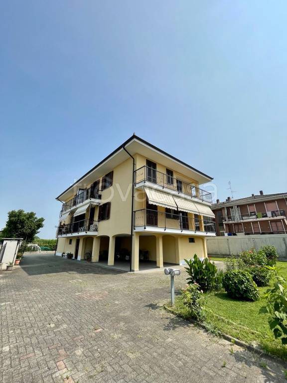 Appartamento in vendita a Crescentino via Ugo Foscolo, 39/b