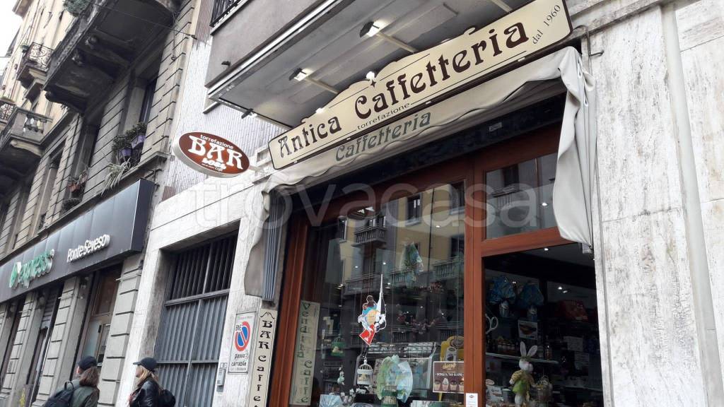 Bar in vendita a Milano via Ponte Seveso, 22