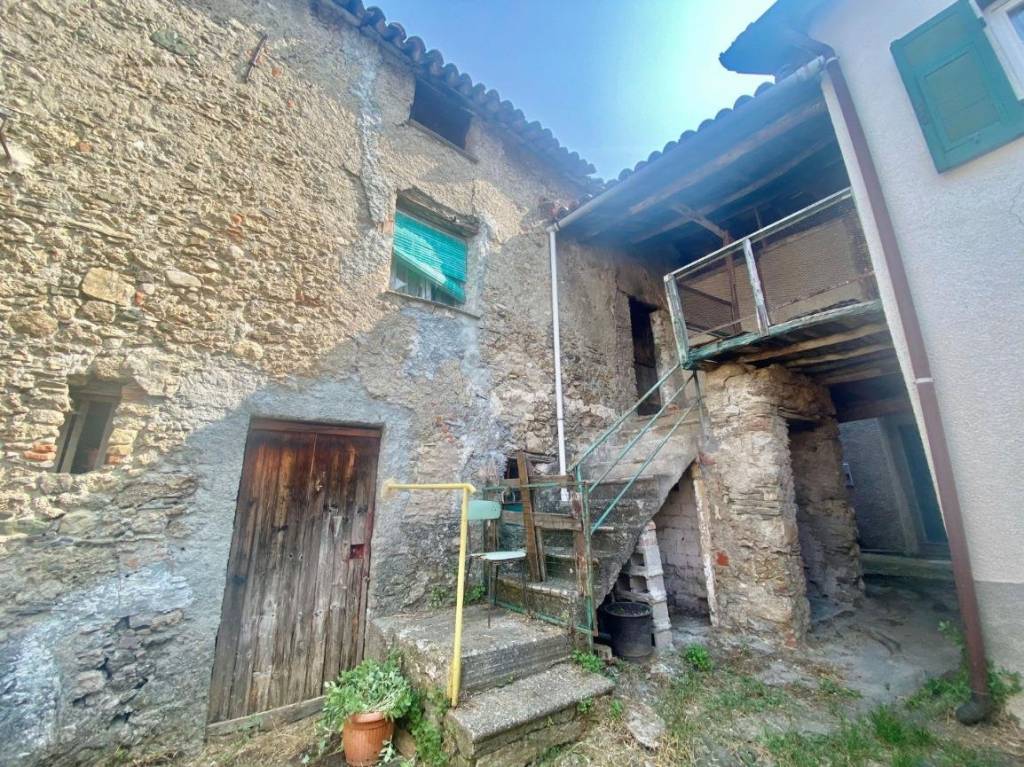 Casa Indipendente in vendita a Savignone località Prato, 14