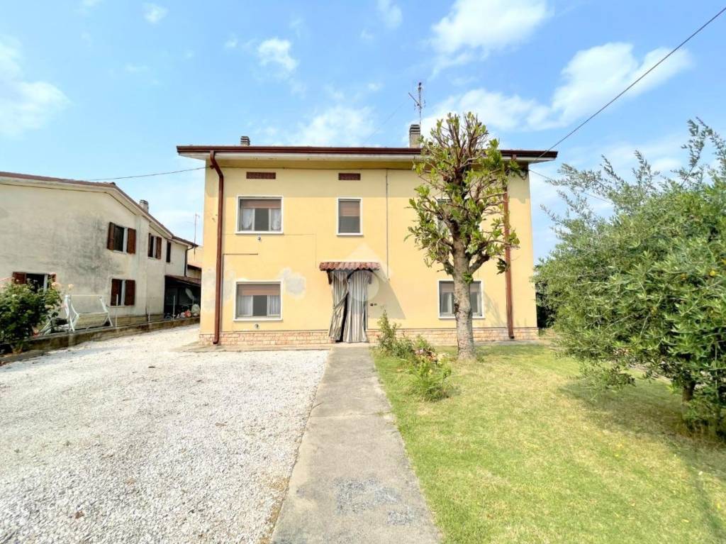 Colonica in vendita a Gazoldo degli Ippoliti via Serafina Forti, 39