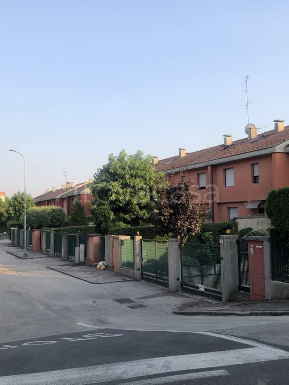 Villa a Schiera in vendita ad Alzate Brianza via Dante Alighieri