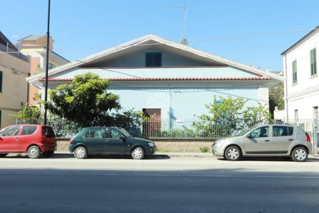 Villa Bifamiliare in vendita a Pescara via Nazionale Adriatica Nord, 53