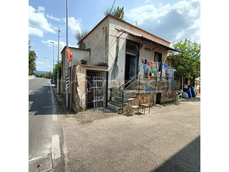 Casale in vendita a Saviano via Curti
