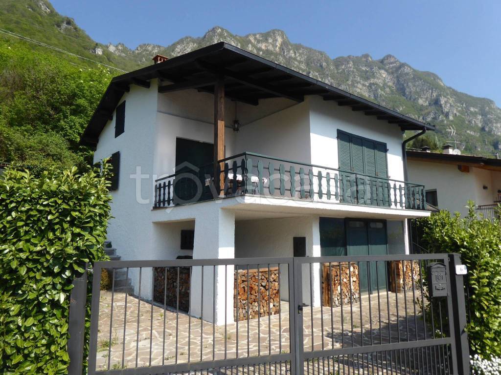 Villa in vendita a Idro via Giacomo Surpi, 6