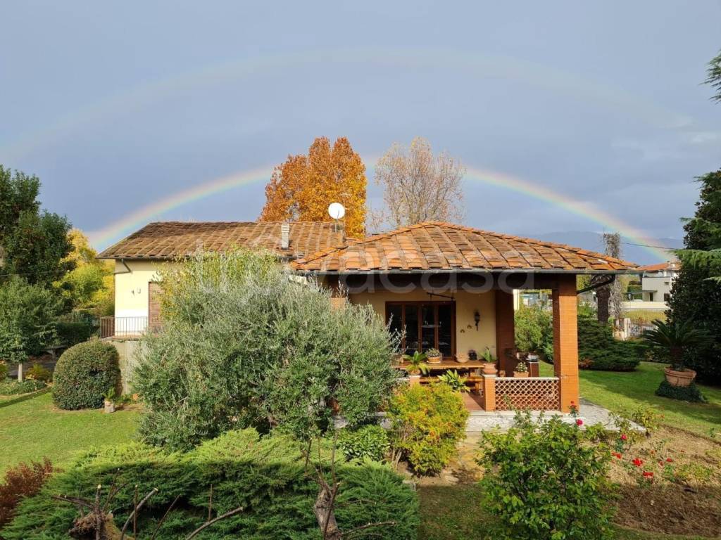 Villa in vendita a Lucca via Picciorana,